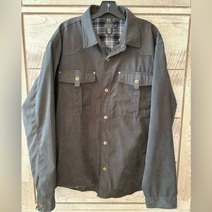 NWOT
Men’s light weight jacket with plaid lining